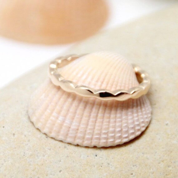 bague fine type alliance dorée