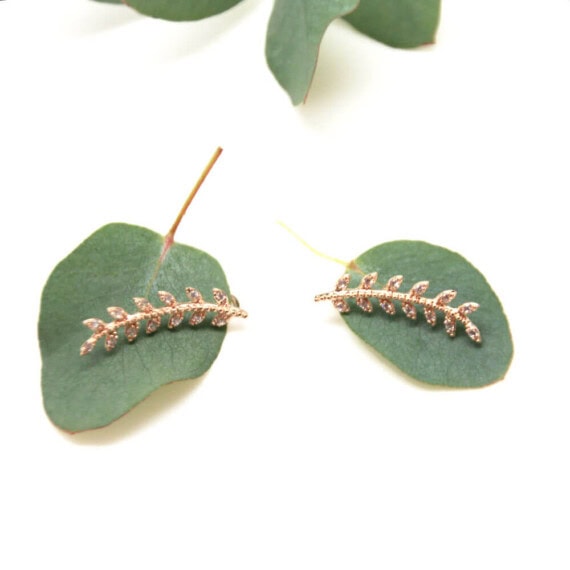 contours oreilles femme plaque or