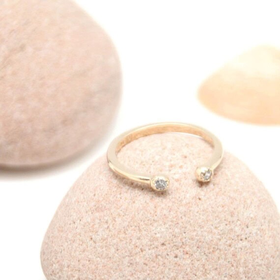 bague fine alliance en plaque or et brillants