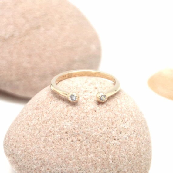 bague fine cumulable avec brillants en plaque or