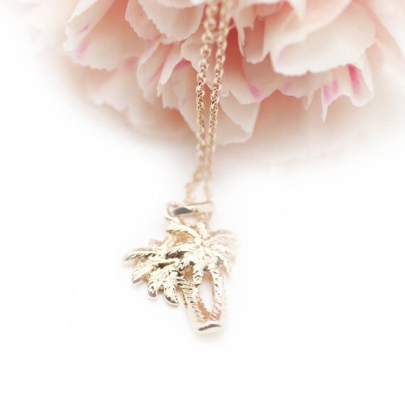 collier-plage-palmiers