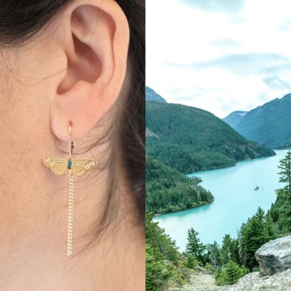 Bijoux fantaisie de créatrice en forme de petit papillon. Chez Poisson Plume.