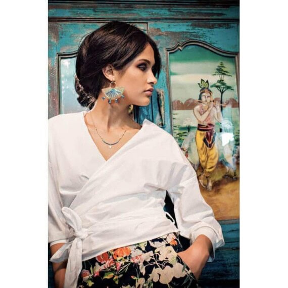 Le collier de perles Miao porté