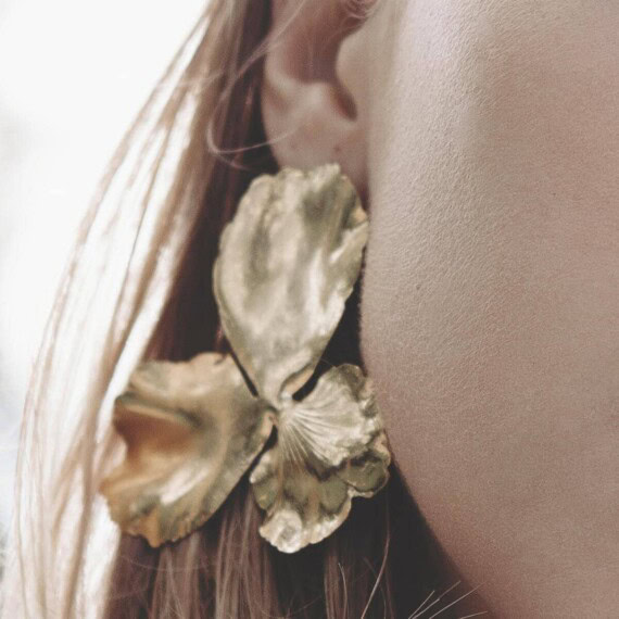 D'exceptionneles Boucles d'oreilles Pensées en taille Large. Chez poisson Plume