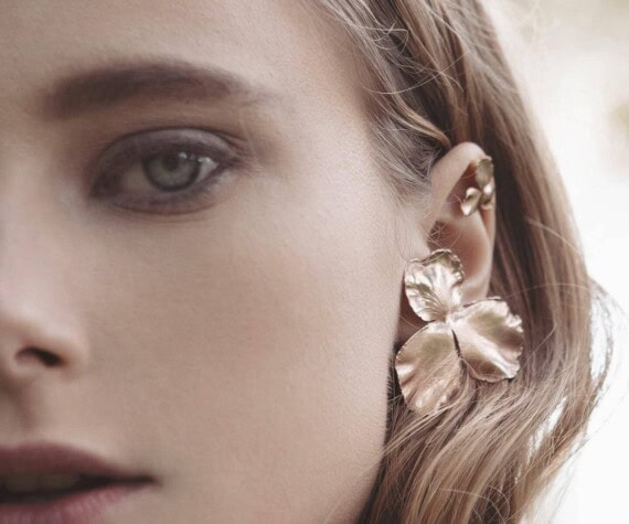Boucles d'oreilles fleurs Pensée Medium. Création française, chez Poisson Plume