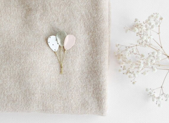bijou broche de créateur en forme de ballons