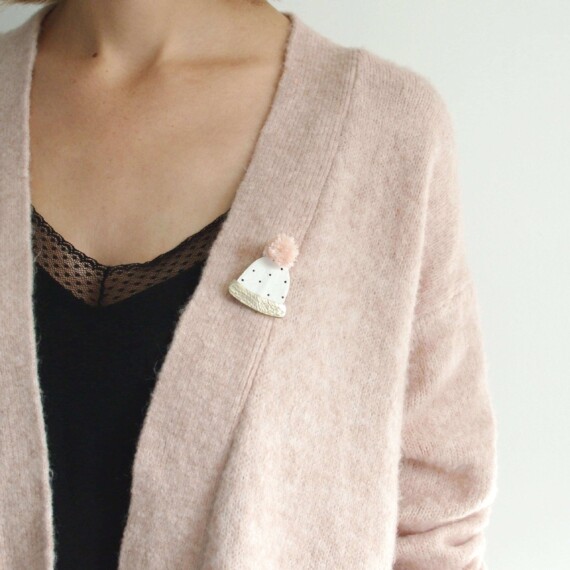 broche bonnet en cuir made in france