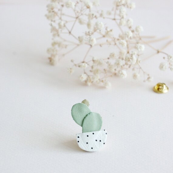Broche de créateur en cuir motif cactus