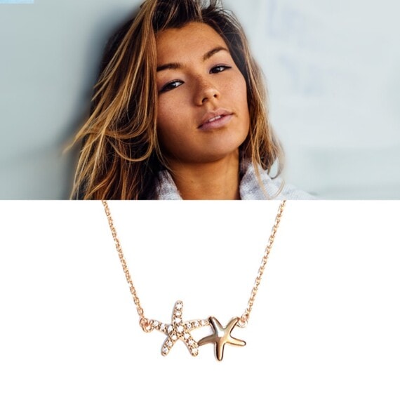 Collier fin en plaqué or, avec des pendentifs étoiles de mer.