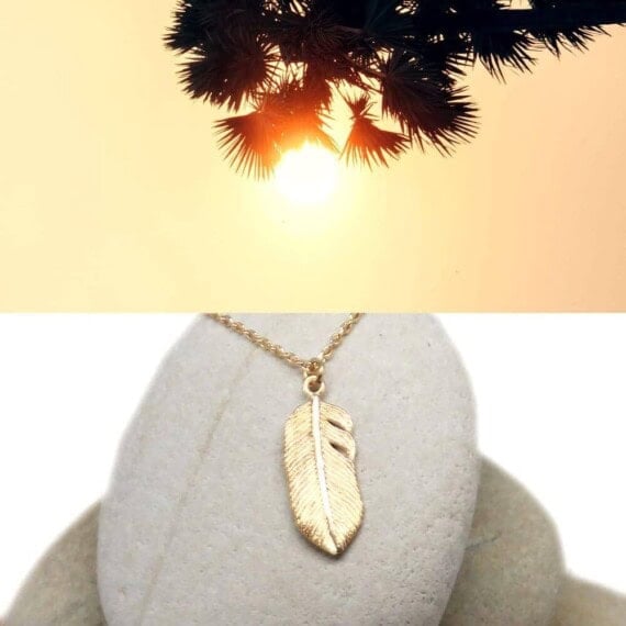 Collier en plaque or, pendentif en forne de plume