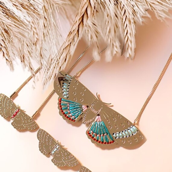collier papillon divin