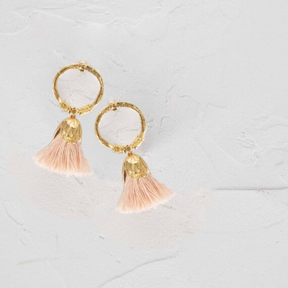 Boucles d'oreilles pompons couleur rose poudré