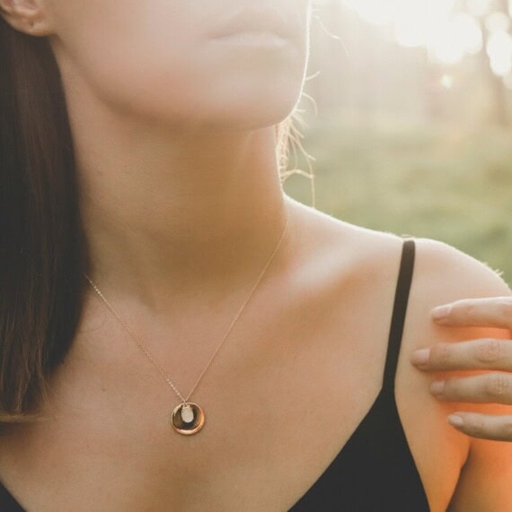 Collier médaillle pendetif quartz rose