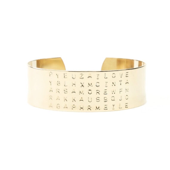 bracelet de créateur nommé Amour, gravé à la main