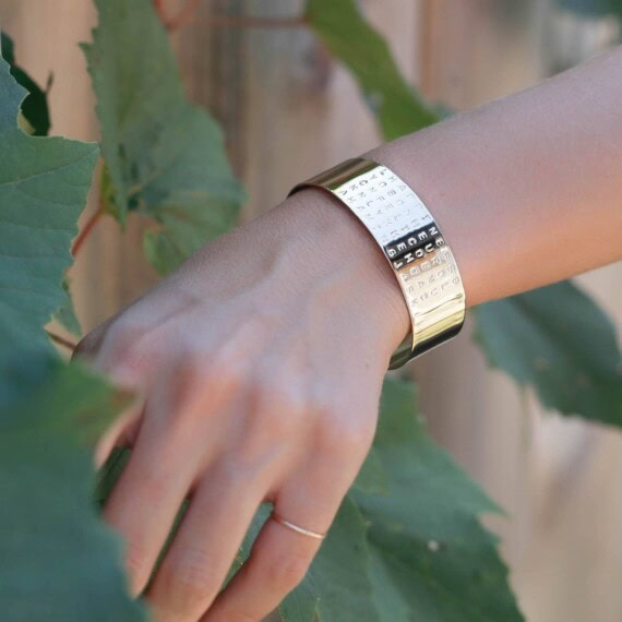 Manchette Bonheur, bracelet de créateur, chez Poisson Plume