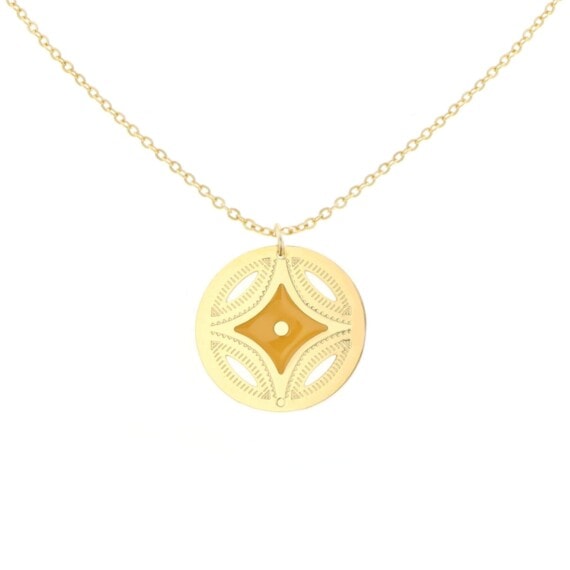 Collier médaille étoile, nommé Sahara. Une création de Laëti Trëma chez Poisson Plume.