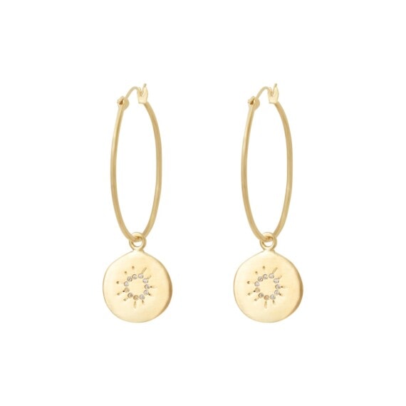 Boucles d'oreilles en forme de créoles et déotées de madaillés avec un soleil. Une réalisation made in France.