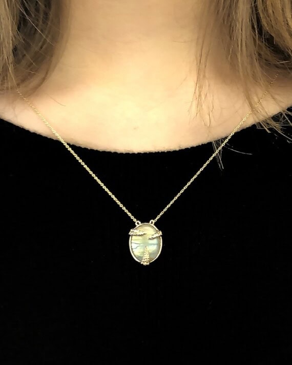 Collier wild labradorite chez poisson plume