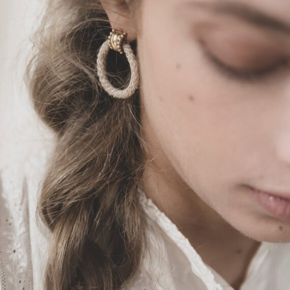 Boucles d'oreilles d ela créatrice Elise Tsikis. Modèle Ardassa
