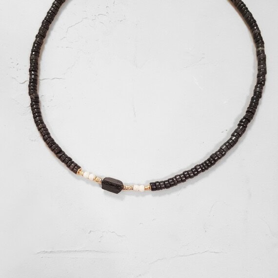 Collier en eprles agate et onyx Elyes black, de la créatrice Elise Tsikis