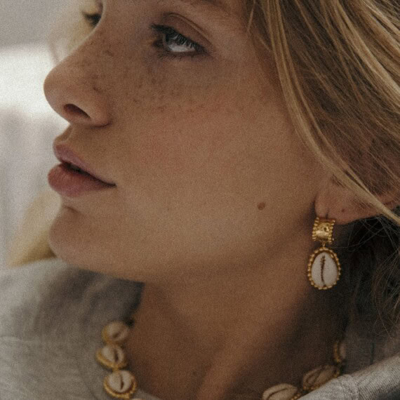 boucles Elise Tsikis chez Poisson Plume