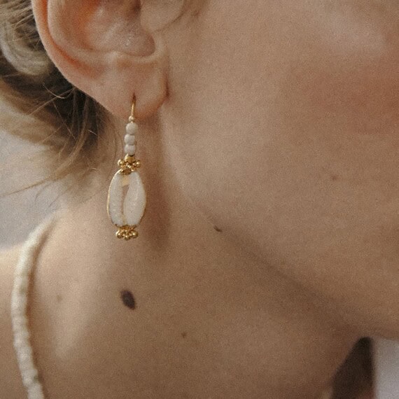 boucle pendante cauria vadia de la créatrice Elise Tsikis