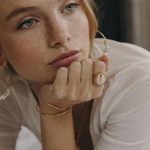 Bague des créations Elise Tsikis, en vente dans la bijouterie de créateurs Poisson Plume