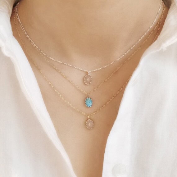 colliers mimi pierre ovale dpeche doux et amazonite tendre chez PoissonPlume