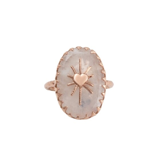 Bague Amulet Labradorite blanche par Alexiane Bijoux chez Poisson Plume bijouterie