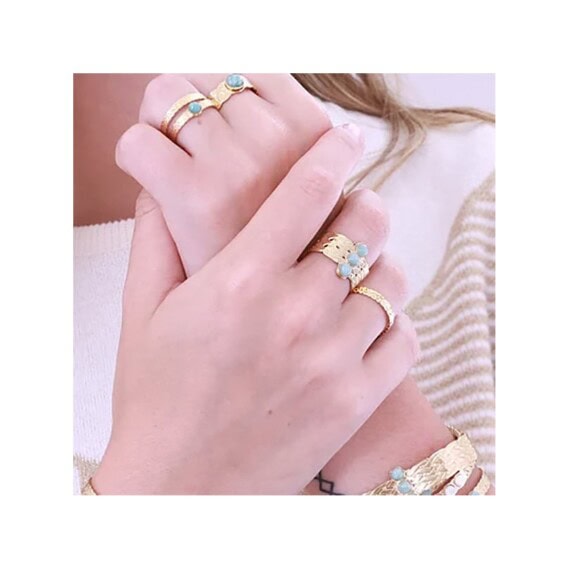 Bague amazinte dorée à l'or fin chez poisson plume bijoux.