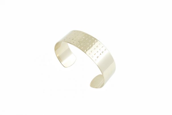 Bracelet personnalisé, gravé "ensemble". un bijou de créateur créé pour Poisson Plume bijoux.