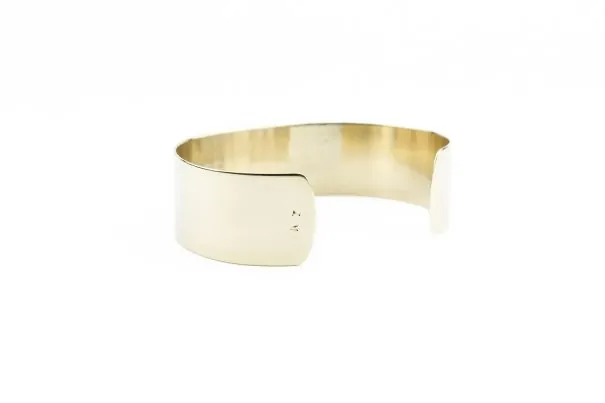 Bracelet personnalisé, gravé "ensemble". un bijou de créateur créé pour Poisson Plume bijoux.