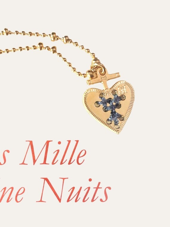 Collier medaille coeur doré et gris chez poisson plume