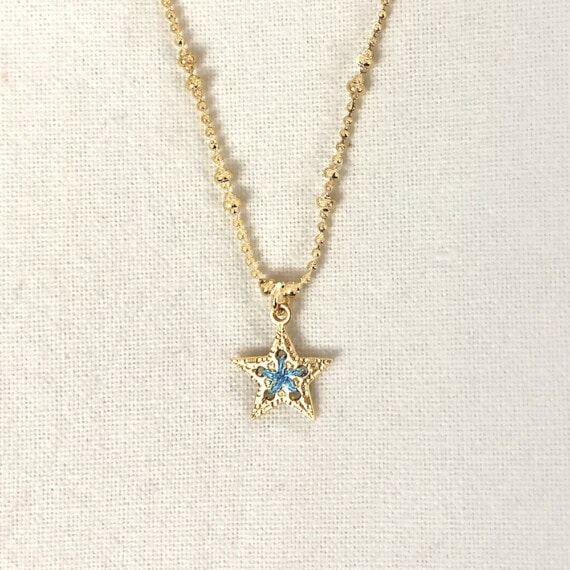 collier médaille étoile bleu ciel. une couleur exclusive pour la bijouterie de créateurs Poisson Plume
