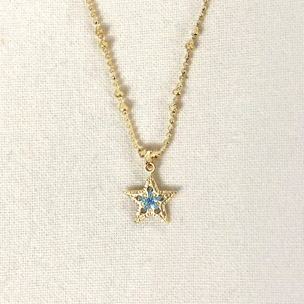 collier médaille étoile bleu ciel. une couleur exclusive pour la bijouterie de créateurs Poisson Plume