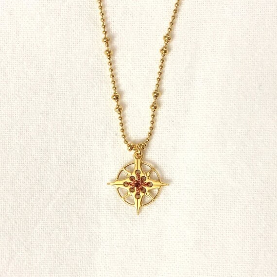 Collier rose des vents boussole cuivrée chez poisson plume