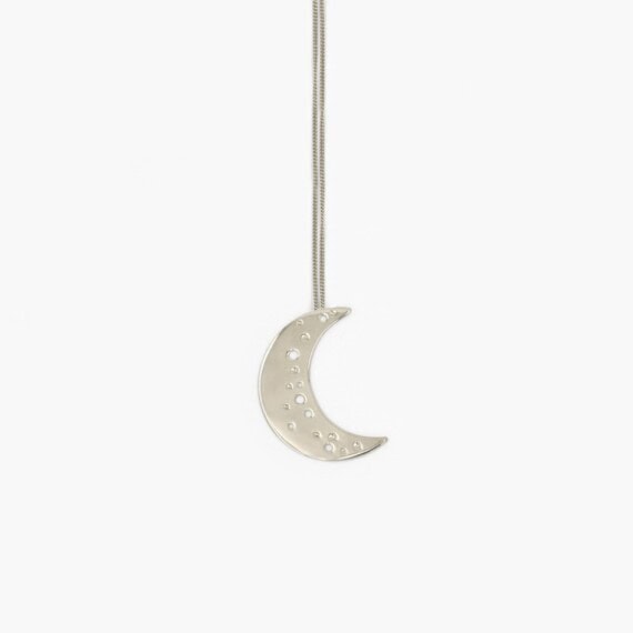 collier croissant de lune argenté