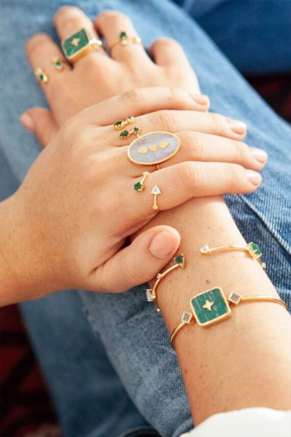 Bague Lana Pierre de Lune photo portee Be Maad chez Poisson Plume bijoux