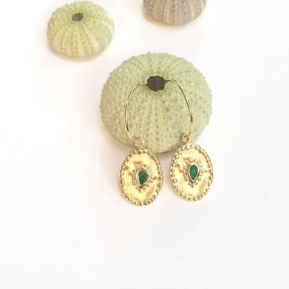 boucles d'oreilles pendantes emeraude médailles verine louise hendricks chez poisson plume