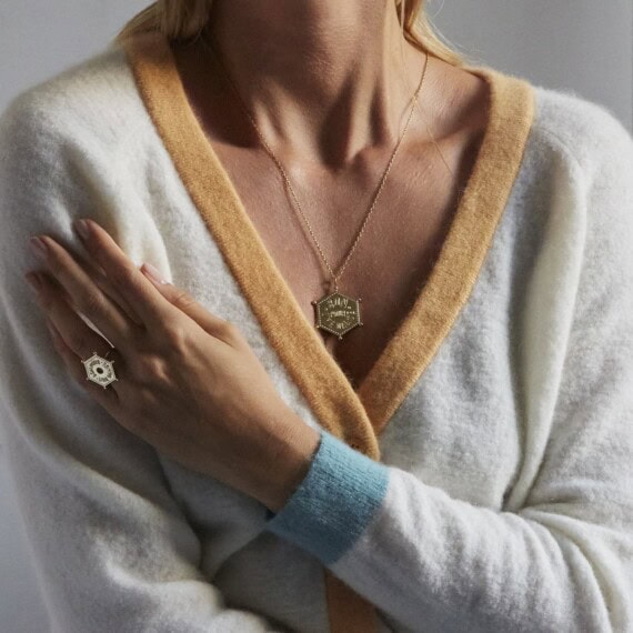 Collection de bijoux dorés Dance with me, par Agnès de Verneuil. Des bijoux tels des décalrations d'amour, pour tous les amoureux