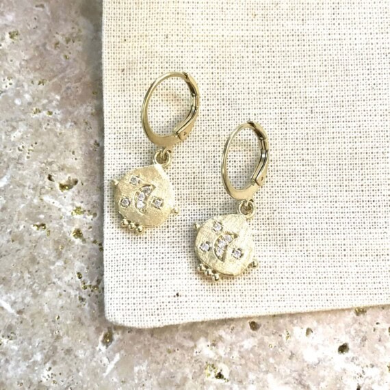 Petites boucles d'oreilles lune chez poisson plume bijoux