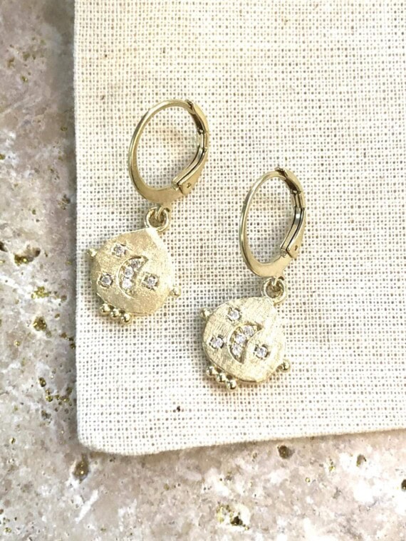 Petites boucles d'oreilles lune chez poisson plume bijoux