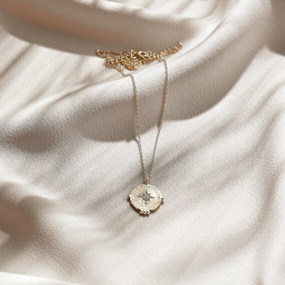 Collier venus médaille étoile blanche