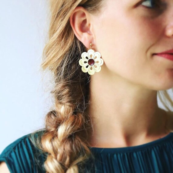 Boucles coachella fleurs jaspe breschia chez poisson plume bijoux
