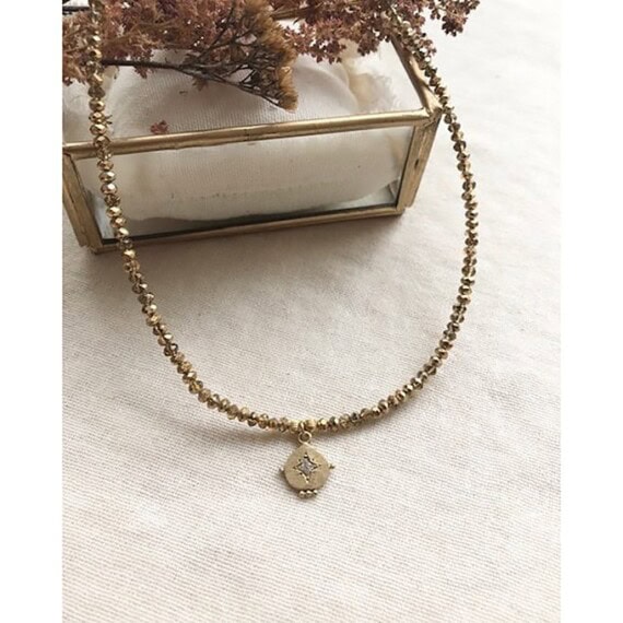 collier quartz médaille phaenna doré