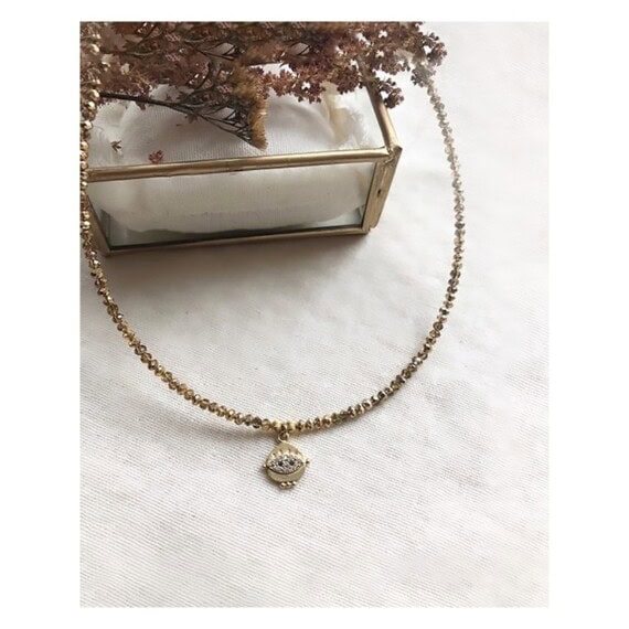 collier quartz medaille oeil