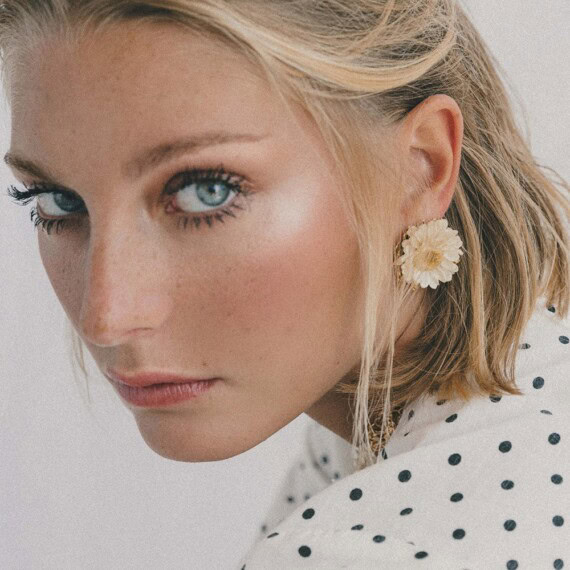 boucles melonne white fleurs elise tsikis