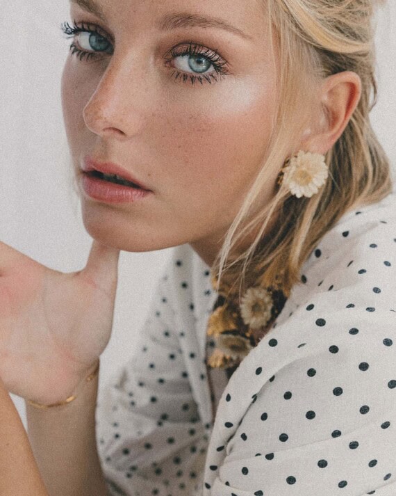 boucles melonne white fleurs elise tsikis