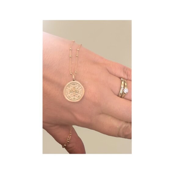 collier medaille grabrille poissonplume bijoux
