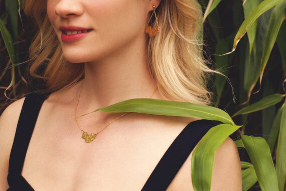 collier poppy flower